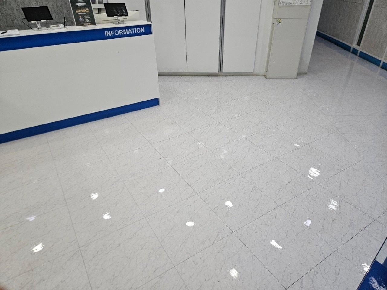 사무실 로비 타일 바닥 청소 완료